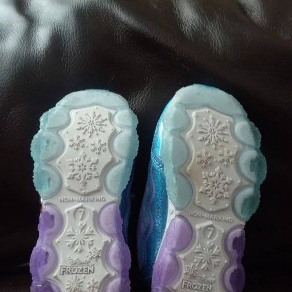 Disney Frozen 2 Light Up Shoes - Picture 4 of 6